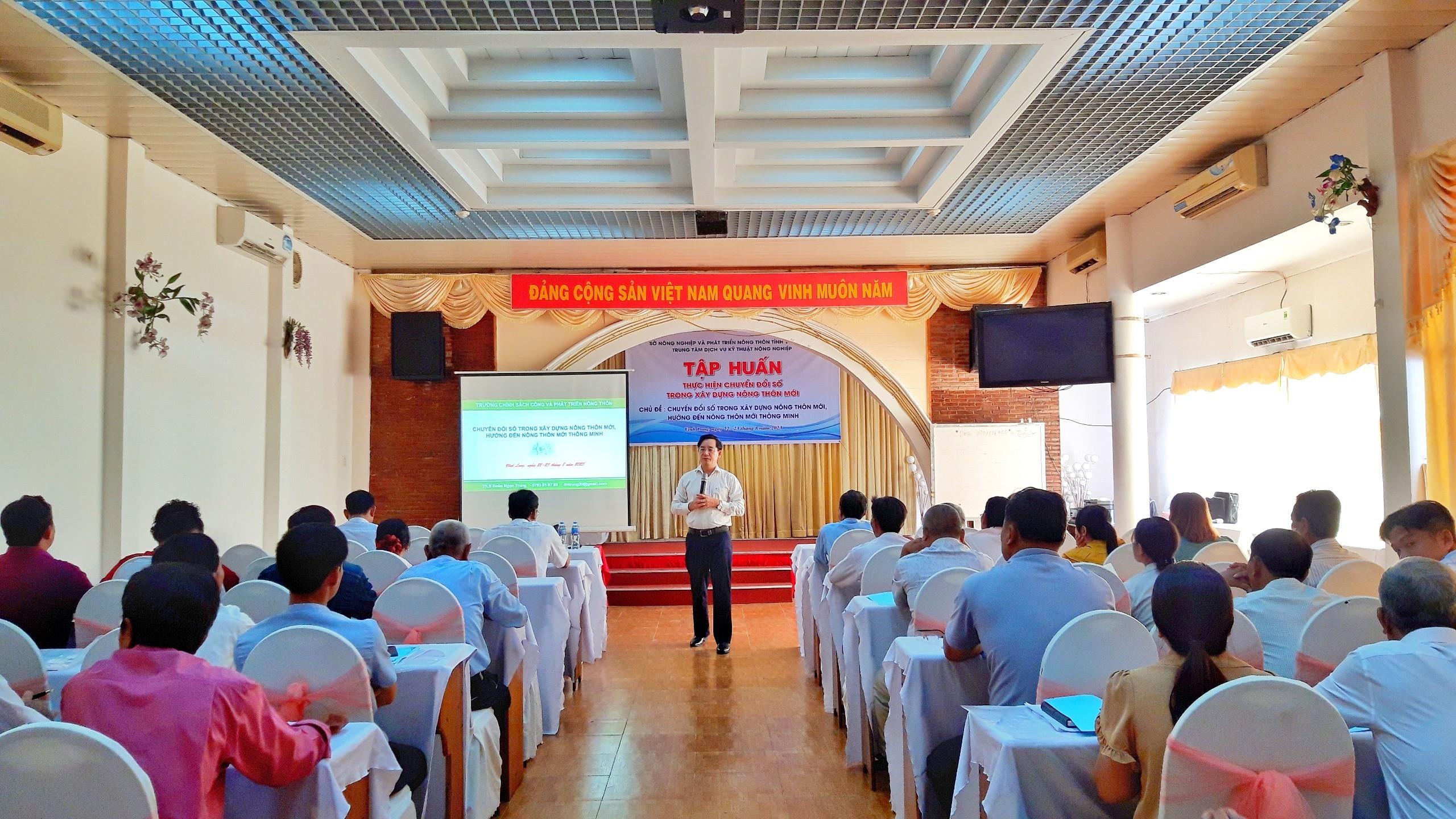 Tập huấn thực hiện chuyển đổi số trong xây dựng nông thôn mới cho hợp tác xã, tổ hợp tác, doanh nghiệp trên địa bàn tỉnh